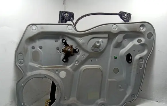 Volkswagen Caddy Front door manual window regulator 1T0837756 117106J