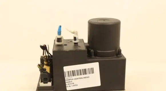 Audi A3 S3 8L Central locking vacuum pump 8D0862257B