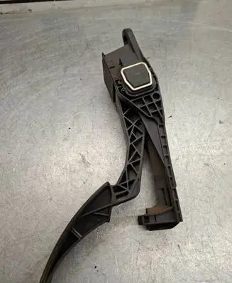 Mercedes-Benz ML W164 Accelerator throttle pedal A1643000004 060406 ZGS008