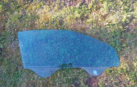 Mercedes-Benz C W203 Front door window/glass (coupe) 43R001352