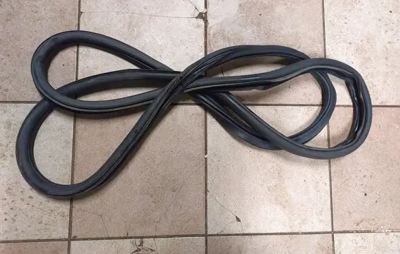 Audi A1 Front door rubber seal 8X3831722A AUDI-A1-8X 3-DRZWI