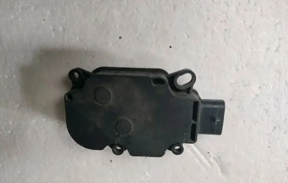 Volkswagen Golf VII Radiator active air flap actuator 95B965501B