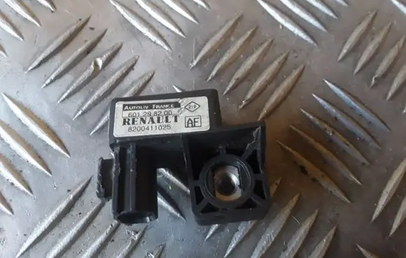 Renault Megane II Airbag deployment crash/impact sensor 601298200 8200411025
