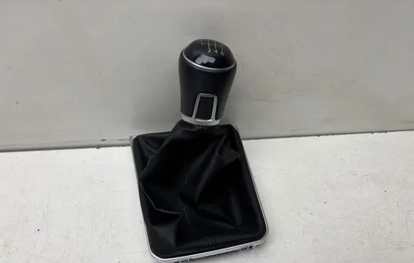 Volkswagen Golf Sportsvan Gear lever shifter trim leather/knob 517711113C