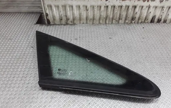 Opel Zafira B Front triangle window/glass 