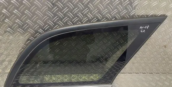 Toyota Avensis T250 Rear side window