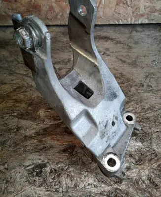 Peugeot 407 Gearbox mounting bracket 9653919280
