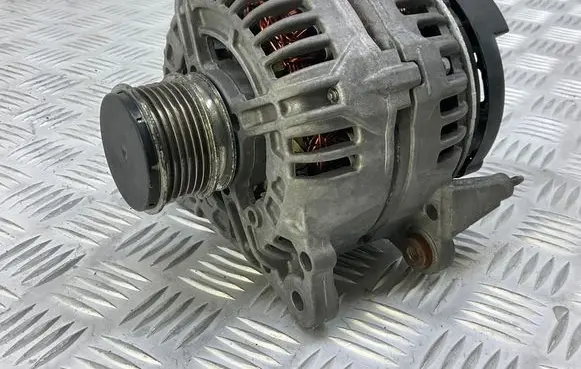 Audi A1 Generator/alternator 03L903023