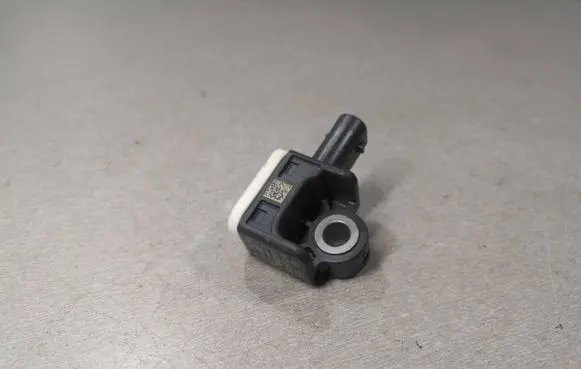 Mercedes-Benz C W205 Airbag deployment crash/impact sensor A1668210151 56054085AA