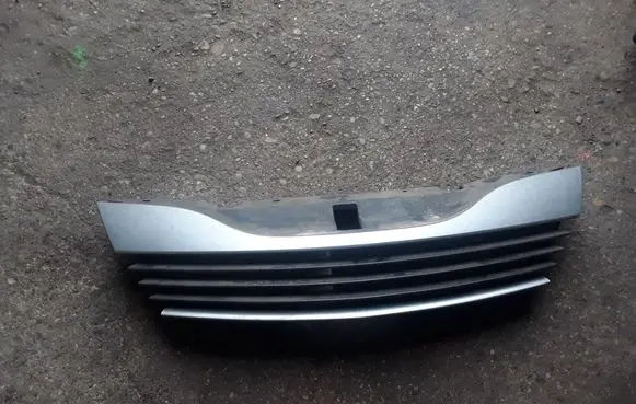 Renault Laguna II Front bumper upper radiator grill 8200012581