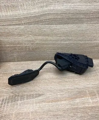 Toyota Prius (XW20) Accelerator throttle pedal 7812047040 1988003120