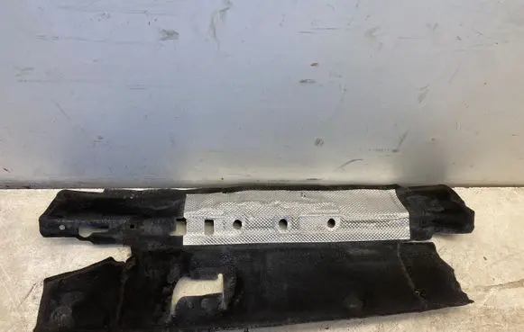 Volkswagen Touran III Heat shield in engine bay 