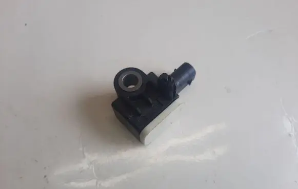 Mercedes-Benz CLA C117 X117 W117 Airbag deployment crash/impact sensor A1668210151
