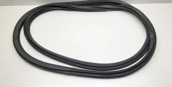 Volvo S90, V90 Front door rubber seal 31371589