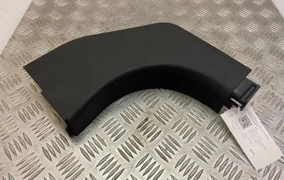 Foot area side trim