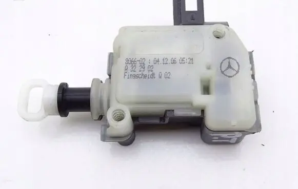 Mercedes-Benz CLS C218 X218 Front seat headrest A322902
