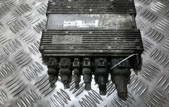 Renault Laguna I Engine control unit/module 7700871983 hom7700861024