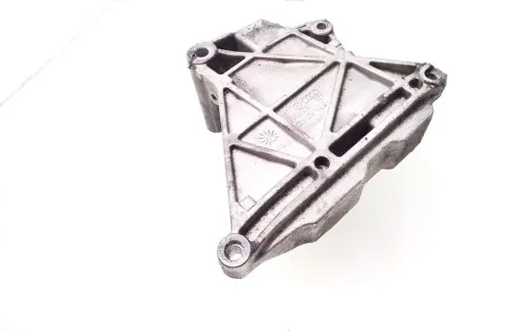 Engine mounting bracket