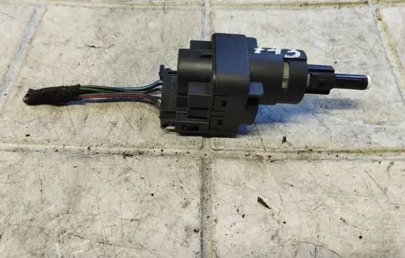 Volkswagen Fox Brake pedal sensor switch 6Q0945511