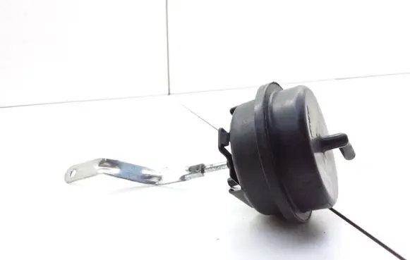 Engine mount vacuum valve