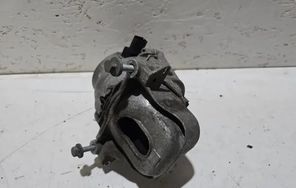 Engine mount bracket