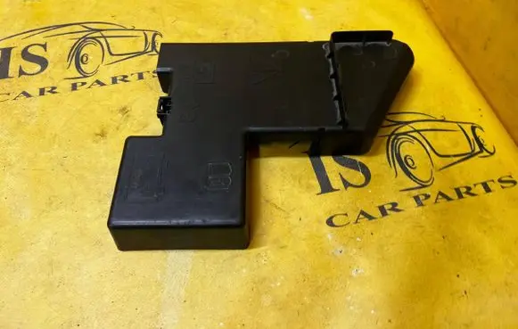Ford Explorer VI Fuse box cover L1MT14N003BB