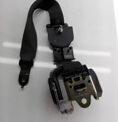 Mercedes-Benz E W211 Front seatbelt 561014701