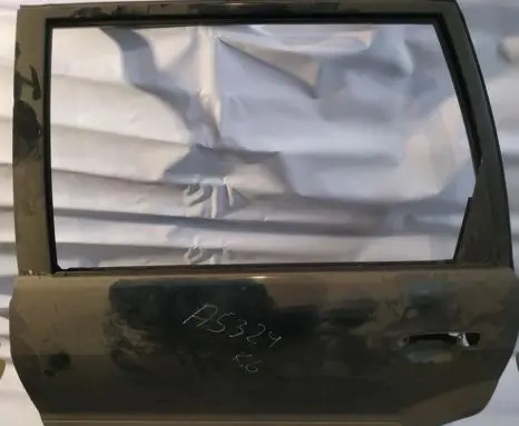 Mitsubishi Space Wagon Rear door