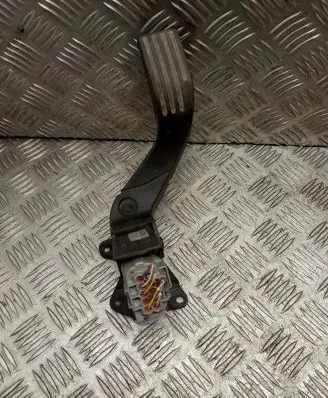 Ford Focus Accelerator throttle pedal 98AB9F836AE