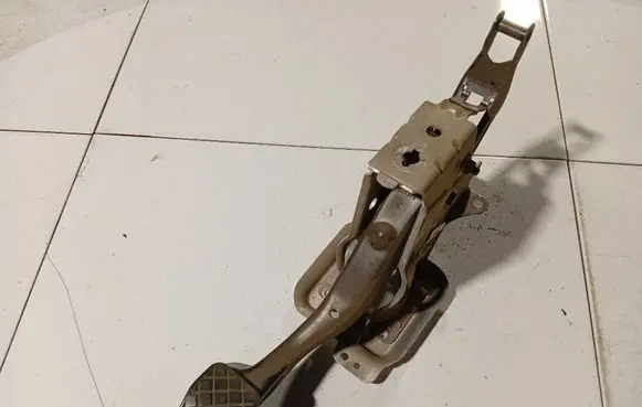 Skoda Octavia Mk2 (1Z) Brake pedal 1K1721057N