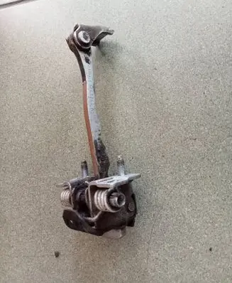 Vauxhall Vectra C Front door check strap stopper 09229749