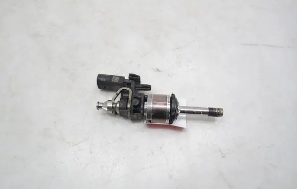 Volkswagen Taigo Fuel injector 0261500443 05C036
