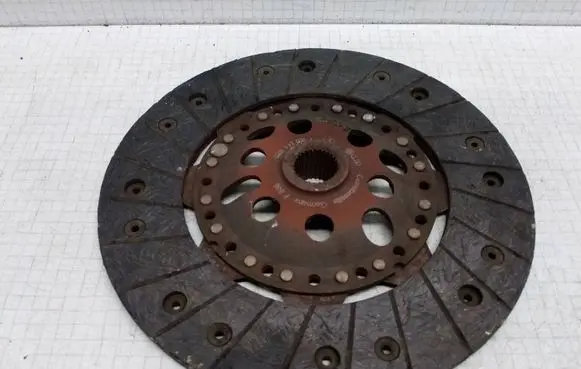 Volkswagen Bora Clutch pressure plate 028141036L
