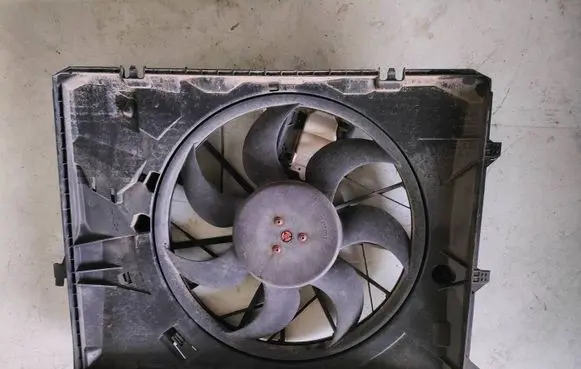 BMW 1 E81 E87 Electric radiator cooling fan 