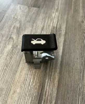 Honda CR-V Engine bonnet (hood) release handle