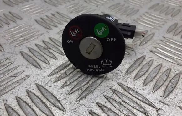 Alfa Romeo 147 Passenger airbag on/off switch 46480451