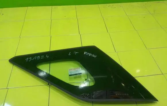 SsangYong Rodius Front triangle window/glass 