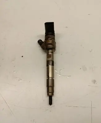 BMW 5 G30 G31 Fuel injector 8579234