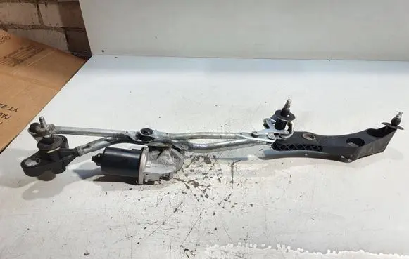 BMW 5 E60 E61 Front wiper linkage and motor 