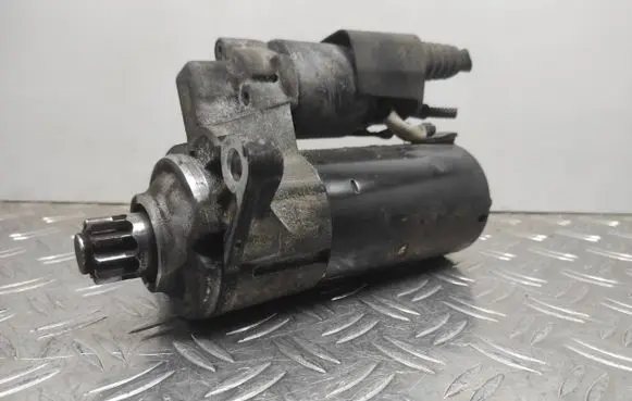 Volkswagen Golf V Starter motor