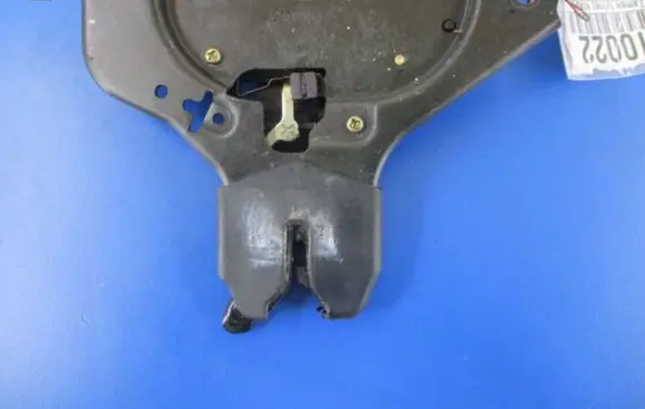 Cadillac CTS Tailgate/trunk/boot lock/catch/latch 25705649