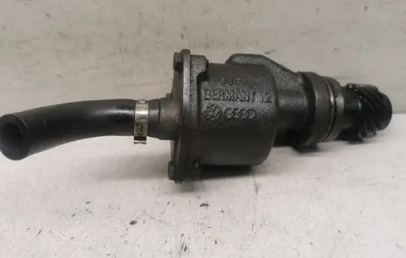 Audi A4 S4 B5 8D Vacuum pump 028207A