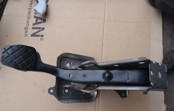 Volkswagen Touareg I Brake pedal 1T1721057Q