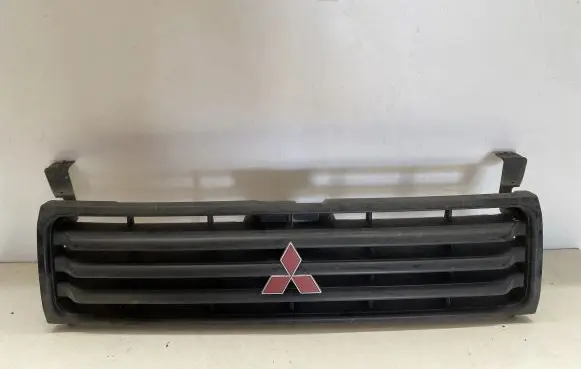 Mitsubishi Space Wagon Front bumper upper radiator grill