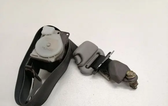 Mitsubishi Pajero Front seatbelt