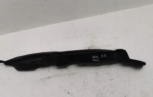 Chrysler 300C Fender foam support/seal 