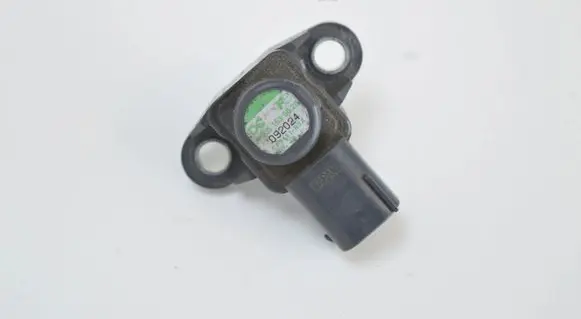 Mercedes-Benz C W204 Air pressure sensor A0051535028