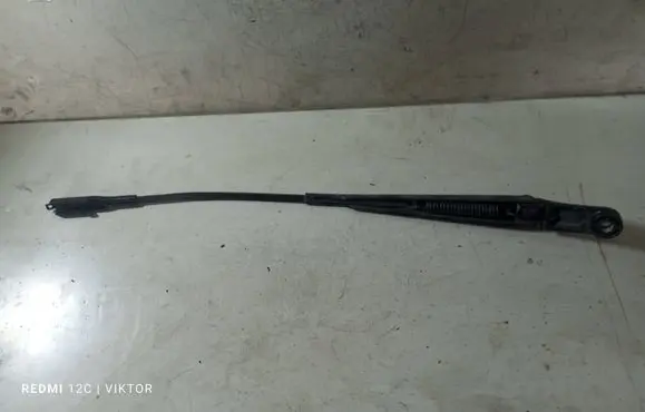 Opel Zafira B Front wiper blade arm 13145566
