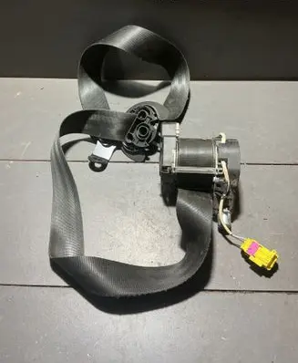 Volkswagen Touran I Front seatbelt 33014052