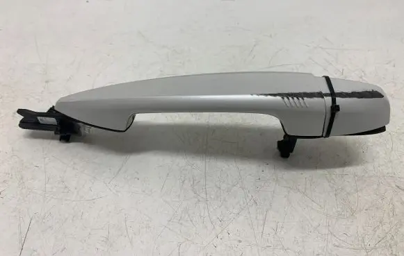 BMW 2 F46 Front door exterior handle 7422120 07021371
